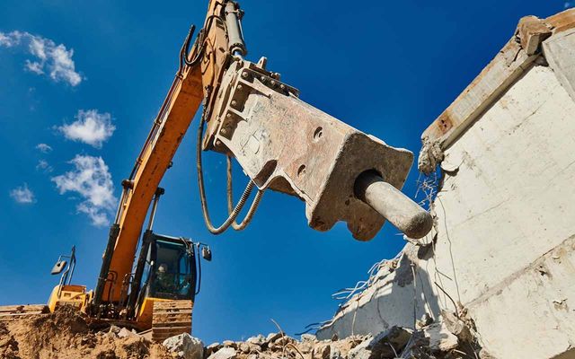 Démolition et nivellement de terrain PACA